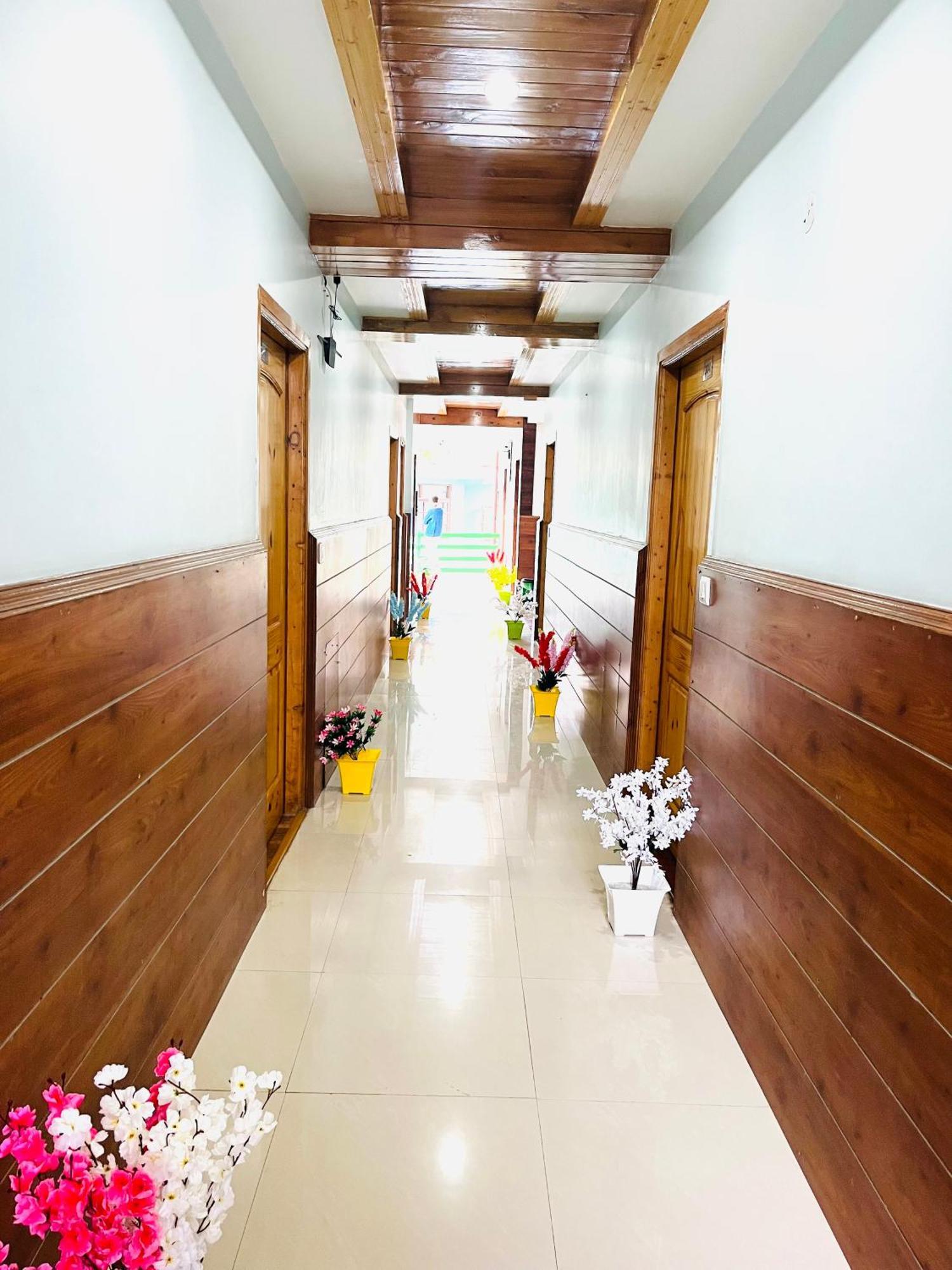 Tata Vista Resort Mall Road Manali - Centrally Heated & Air Cooled Luaran gambar