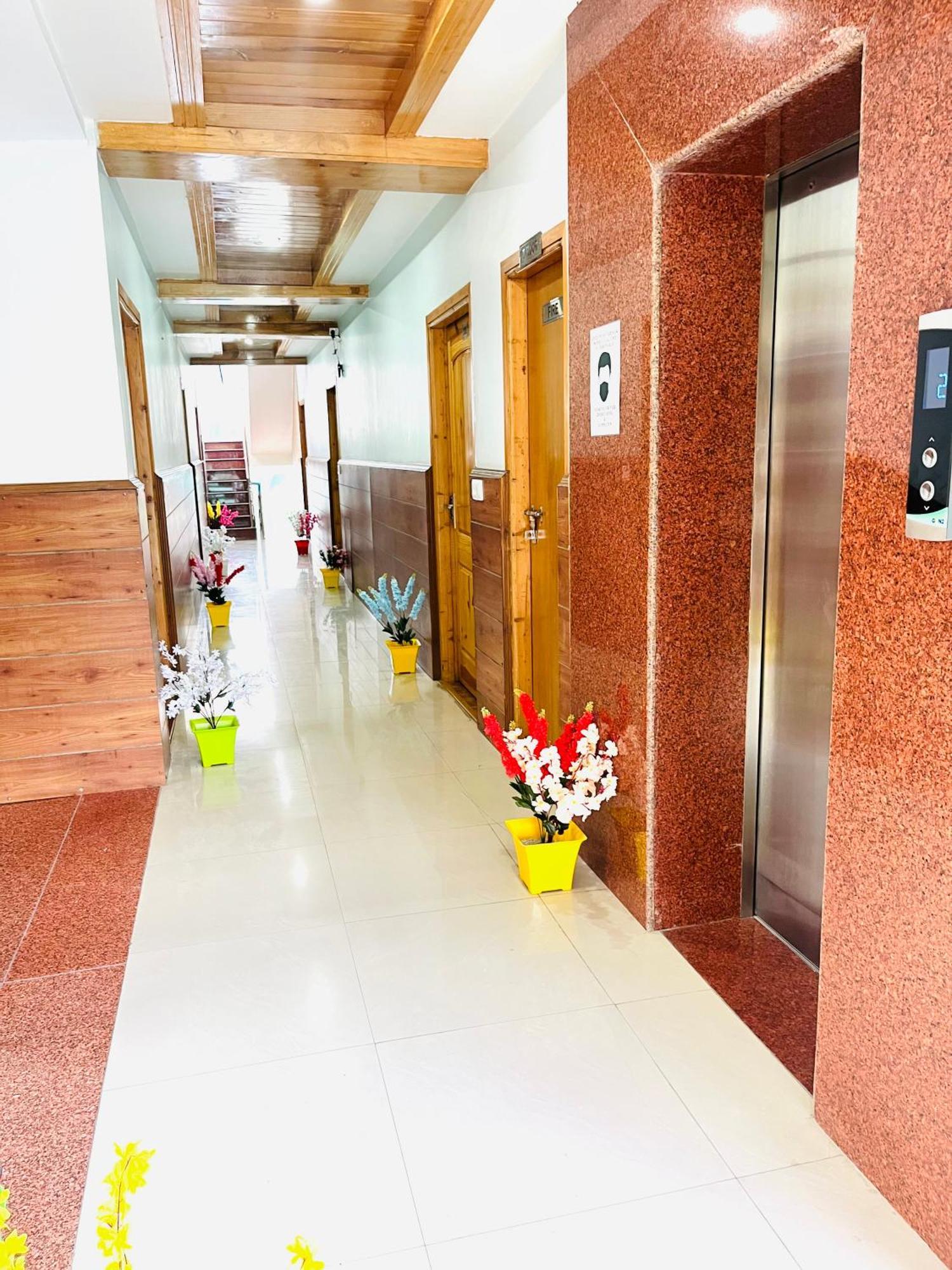 Tata Vista Resort Mall Road Manali - Centrally Heated & Air Cooled Luaran gambar